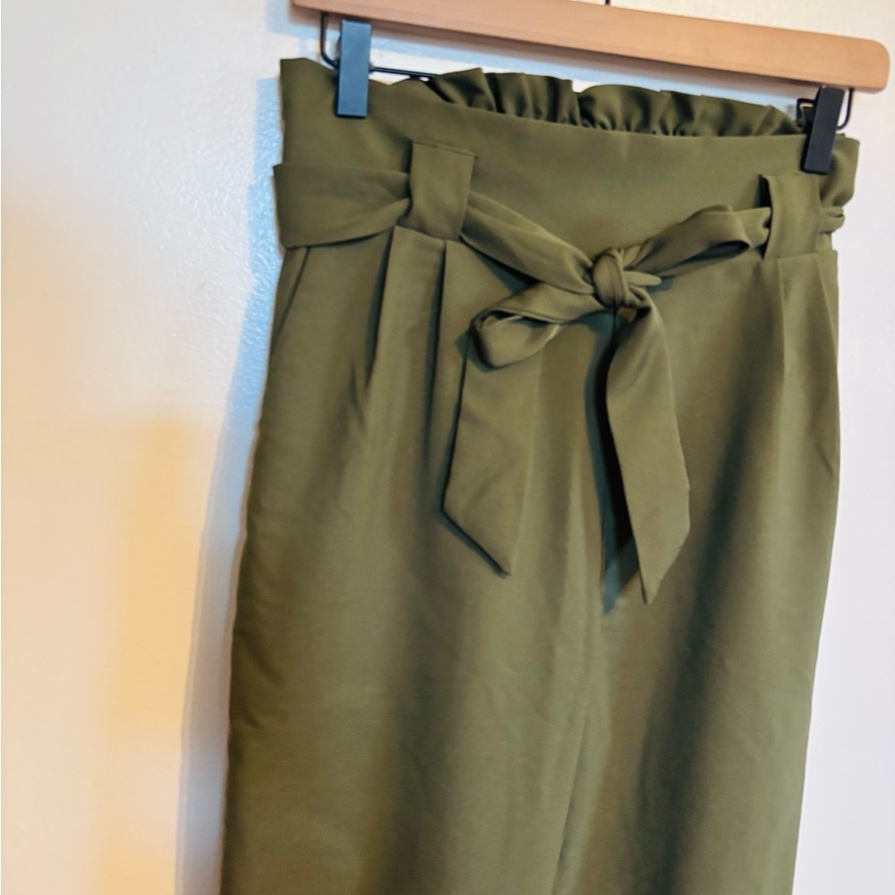 Grace Karin green high waisted paper bag pants with matching tie at the waist. - Picture 2 of 8